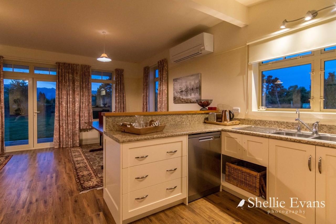 Night Sky Cottage - Kahu Cottage - Hot Tub Twizel Eksteriør billede